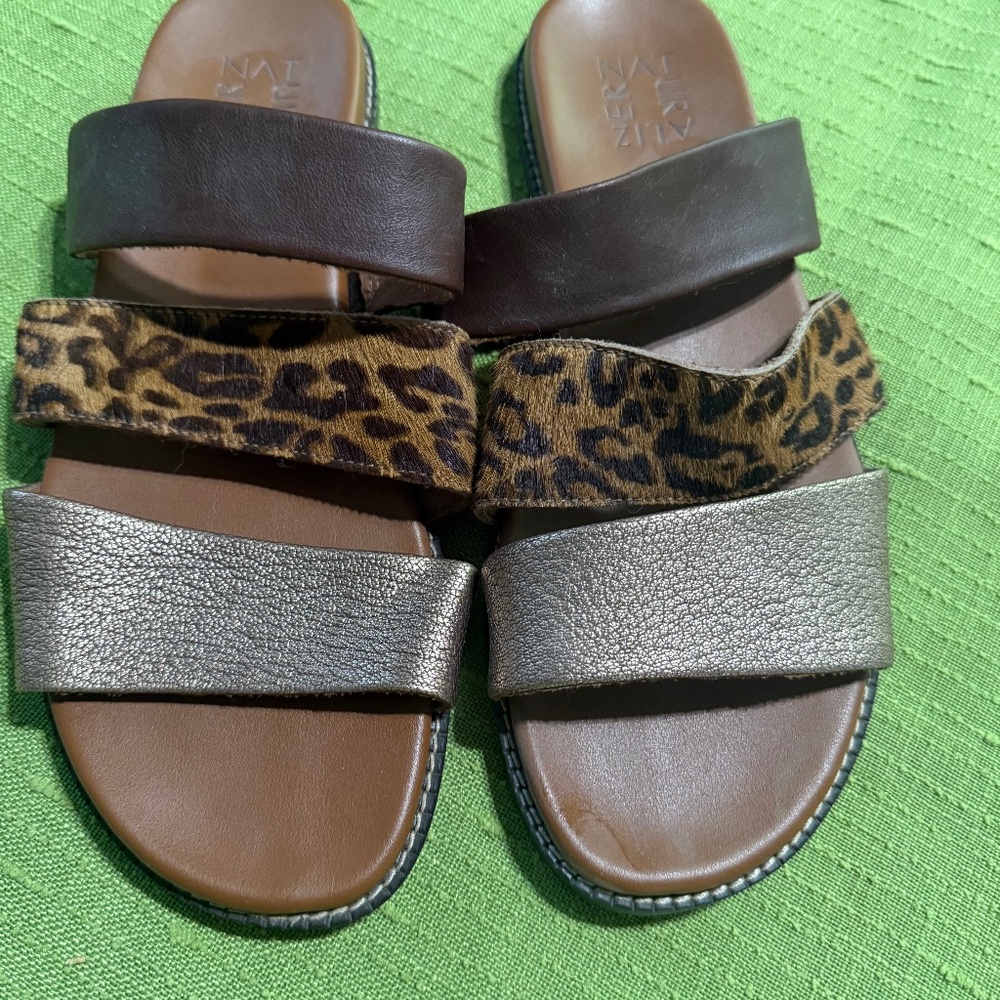 Naturalizer size 8 brown/metalic/leopard print flats
